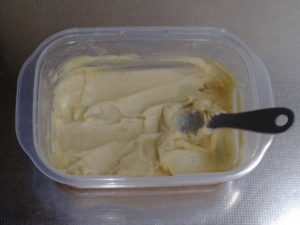 バターと砂糖を混ぜた写真