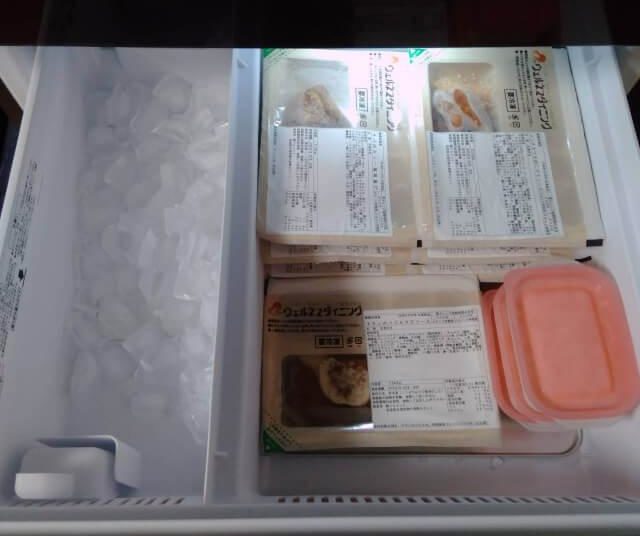 ウェルスダイニング7食セットを冷凍庫に入れた画像